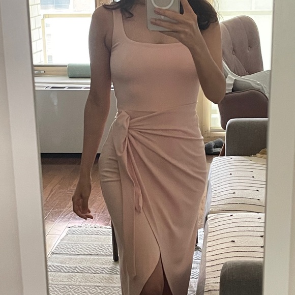 Aritzia Dresses & Skirts - Aritzia Wilfred Saturn Midi Dress (Color: Coral Blush)